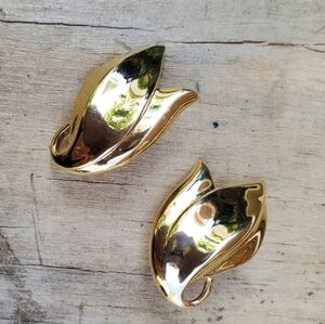 VTG Trifari ‎ Modernist earrings